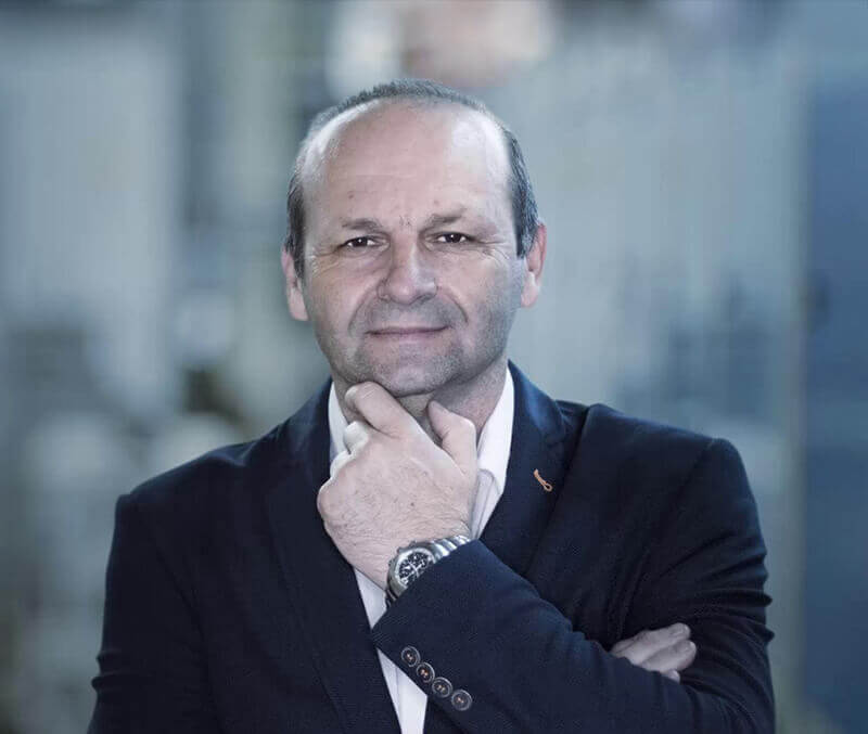 NAŠI ZÁKAZNÍCI MĚNÍ SVĚT, MY JSME SOUČÁSTÍ JEJICH ÚSPĚCHU